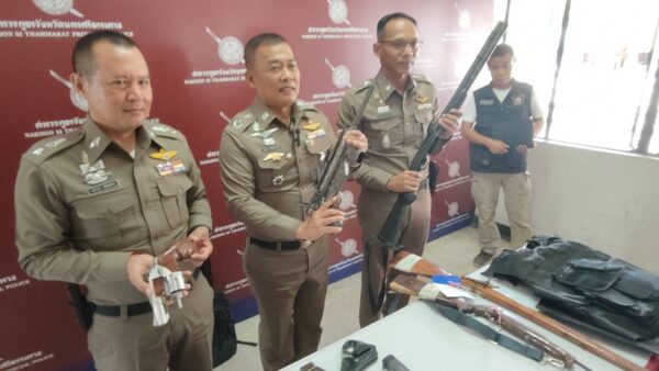 ผู้การตำรวจเมืองคอนแถลงข่าวจับหนุ่มพร้อมอาวุธปืนหลายกระบอก-หลังสั่งระดมตำรวจกวาดล้างจับกุมอาวุธปืนอย่างเข้มงวดในระยะนี้ ผู้การตำรวจเมืองคอนแถลงข่าวจับหนุ่มพร้อมอาวุธปืนหลายกระบอก-หลังสั่งระดมตำรวจกวาดล้างจับกุมอาวุธปืนอย่างเข้มงวดในระยะนี้