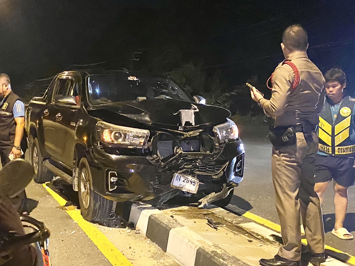ตราด – หนุ่มใหญ่วัยกลางคนเมาสุราขับรถยนต์จะกลับบ้านเสียหลักพุ่งชนเกาะกลางถนนตรงยูเทิร์น ของหลวงเสียหายส่วนคนขับปลอดภัย ตราด – หนุ่มใหญ่วัยกลางคนเมาสุราขับรถยนต์จะกลับบ้านเสียหลักพุ่งชนเกาะกลางถนนตรงยูเทิร์น ของหลวงเสียหายส่วนคนขับปลอดภัย