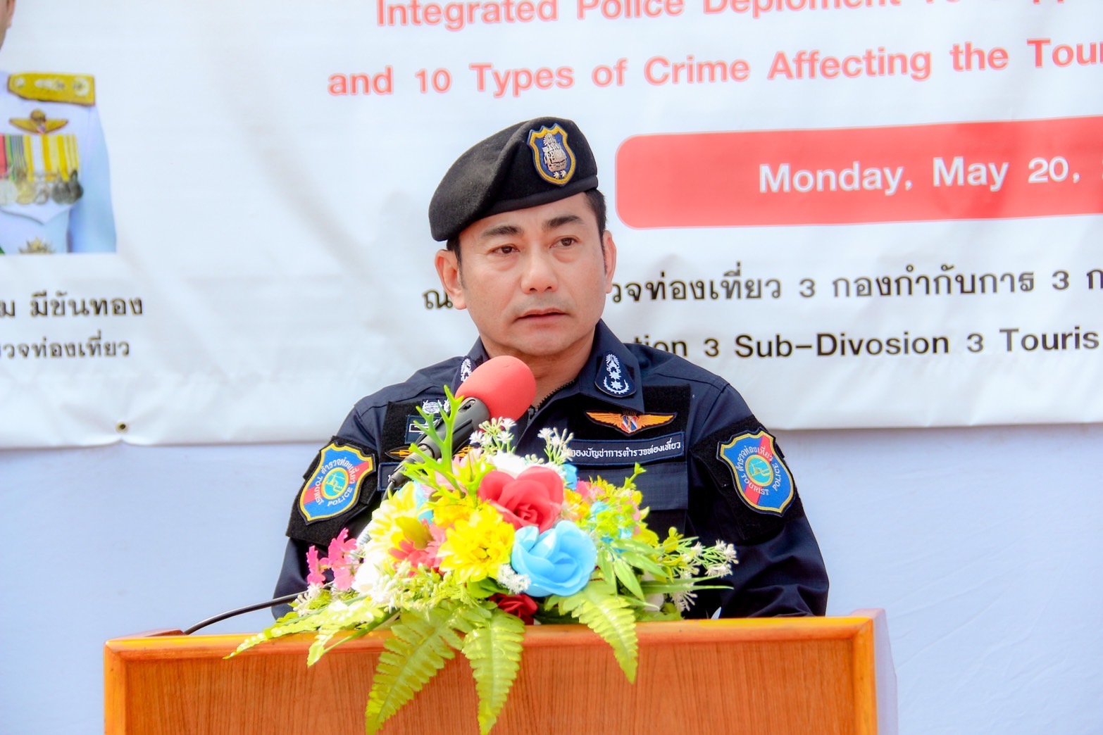 นราธิวาส-รอง ผบช.ทท.ปล่อยแถวระดมกวาดล้างอาชญากรรมในฐานความผิด 10 กลุ่มต้องห้ามฯที่ส่งผลกระทบต่ออุตสาหกรรมการท่องเที่ยว สร้างความเชื่อมั่นแก่นักท่องเที่ยว พร้อมสวมบทเชฟควงตะหลิวผัดข้าวให้เจ้าหน้าที่ทาน นราธิวาส-รอง ผบช.ทท.ปล่อยแถวระดมกวาดล้างอาชญากรรมในฐานความผิด 10 กลุ่มต้องห้ามฯที่ส่งผลกระทบต่ออุตสาหกรรมการท่องเที่ยว สร้างความเชื่อมั่นแก่นักท่องเที่ยว พร้อมสวมบทเชฟควงตะหลิวผัดข้าวให้เจ้าหน้าที่ทาน