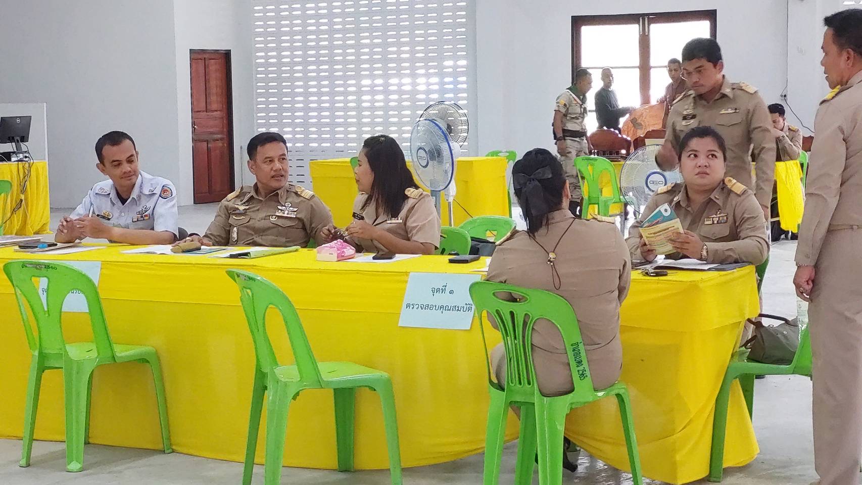 ยะลา – วันที่ 2 สมัคร(สว.)ยังคงเงียบเหงา มีผู้พิการเดินทางมาสมัครสว.1ท่าน คาดบ่ายวันนี้มีผู้เดินทางมาสมัครเพิ่มขึ้น ยะลา – วันที่ 2 สมัคร(สว.)ยังคงเงียบเหงา มีผู้พิการเดินทางมาสมัครสว.1ท่าน คาดบ่ายวันนี้มีผู้เดินทางมาสมัครเพิ่มขึ้น