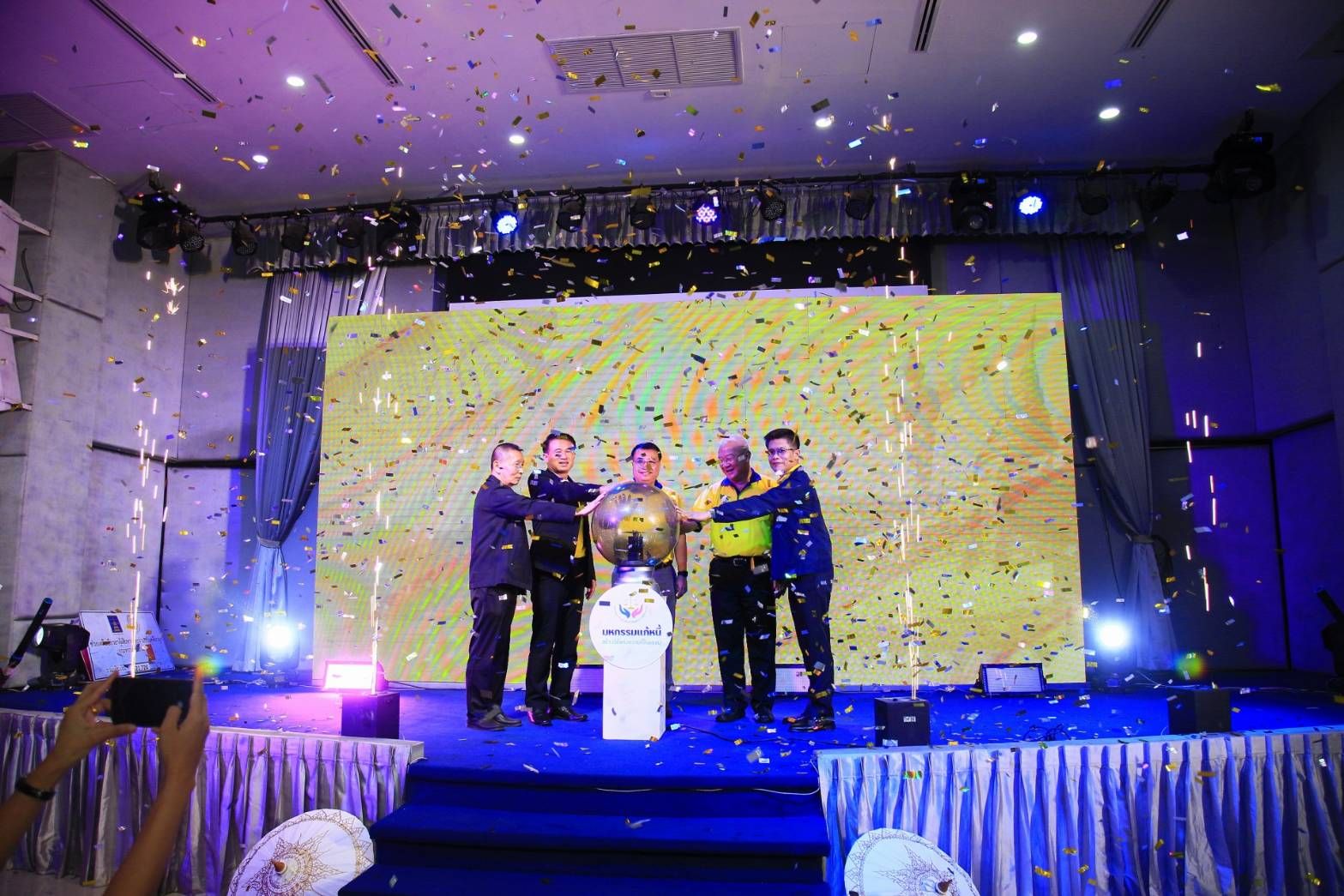 น่าน.- ยุติธรรมน่านสานนโยบายรัฐบาล แก้ปัญหาหนี้ให้ประชาชน ภายใต้งาน “มหกรรมแก้หนี้ น่าน.- ยุติธรรมน่านสานนโยบายรัฐบาล แก้ปัญหาหนี้ให้ประชาชน ภายใต้งาน “มหกรรมแก้หนี้