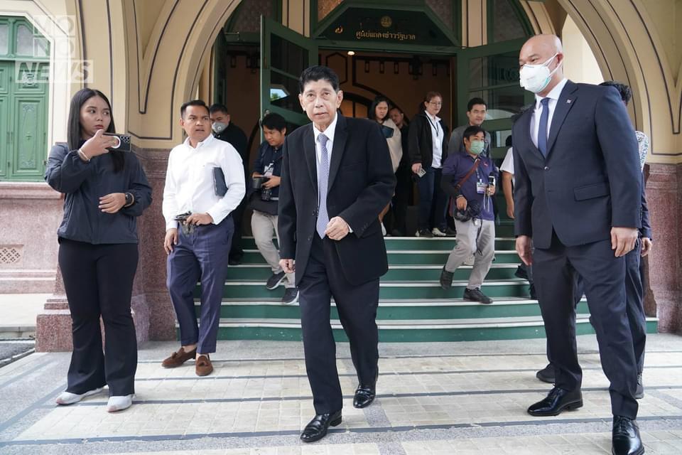 วิษณุแถลง เตรียมคืนตำแหน่ง“บิ๊กต่อ” พร้อมขอสองฝ่ายปรองดอง ระหว่างรอการพิจารณาเพื่อแก้ปัญหาใน สตช. วิษณุแถลง เตรียมคืนตำแหน่ง“บิ๊กต่อ” พร้อมขอสองฝ่ายปรองดอง ระหว่างรอการพิจารณาเพื่อแก้ปัญหาใน สตช.