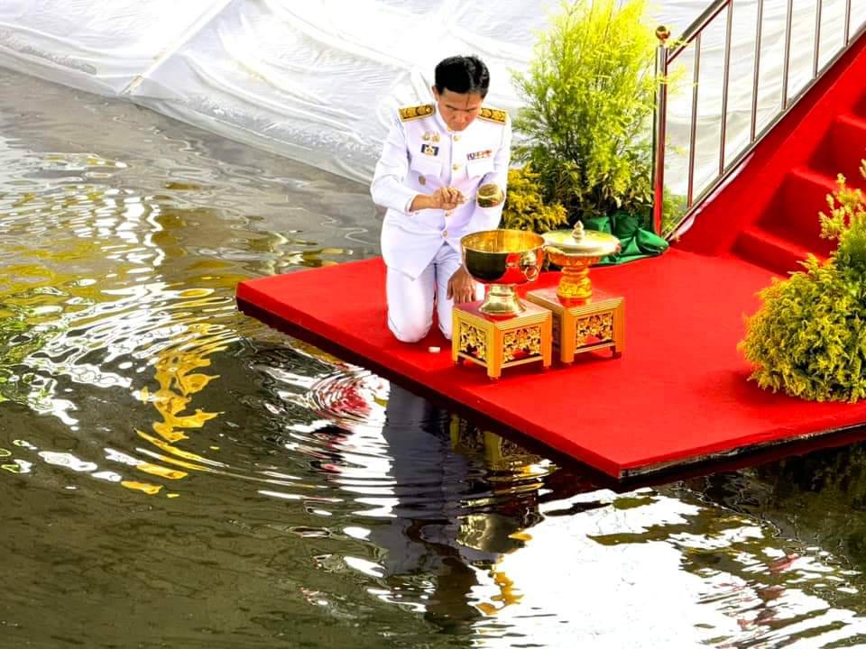 อยุธยา.- ผู้ว่าราชการจังหวัดพระนครศรีอยุธยา เป็นประธานในพิธีพลีกรรมตักน้ำจากแหล่งน้ำศักดิ์สิทธิ์ เฉลิมพระเกียรติพระบาทสมเด็จพระเจ้าอยู่หัว เนื่องในโอกาสมหามงคลเฉลิมพระชนมพรรษา 6 รอบ อยุธยา.- ผู้ว่าราชการจังหวัดพระนครศรีอยุธยา เป็นประธานในพิธีพลีกรรมตักน้ำจากแหล่งน้ำศักดิ์สิทธิ์ เฉลิมพระเกียรติพระบาทสมเด็จพระเจ้าอยู่หัว เนื่องในโอกาสมหามงคลเฉลิมพระชนมพรรษา 6 รอบ