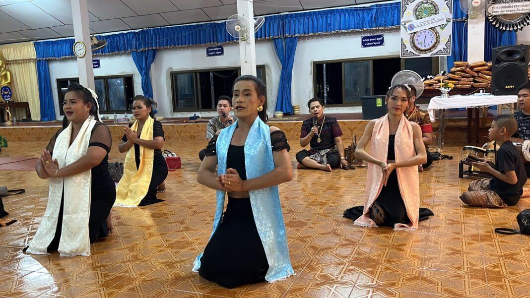 จันทบุรี.-รำสวดวัฒนธรรมพื้นบ้านหาดูยาก ถ้าอยากดูต้องไปงานศพเท่านั้น จันทบุรี.-รำสวดวัฒนธรรมพื้นบ้านหาดูยาก ถ้าอยากดูต้องไปงานศพเท่านั้น
