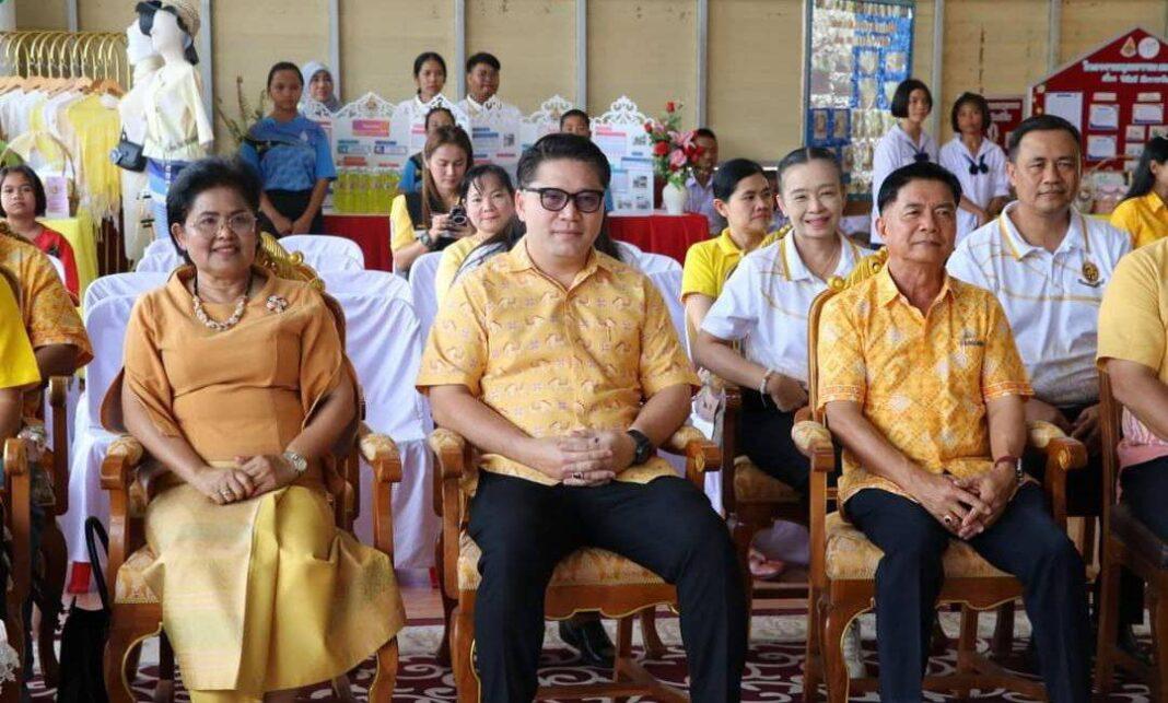 ชลบุรี.-สำนักงานวัฒนธรรมจังหวัดชลบุรี เปิดโครงการส่งเสริมการท่องเที่ยวเชิงสร้างสรรค์และวัฒนธรรม กิจกรรม 1 อำเภอ 1 ลานสร้างสรรค์ จังหวัดชลบุรี ประจำปีงบประมาณ พ.ศ. 2567 ชลบุรี.-สำนักงานวัฒนธรรมจังหวัดชลบุรี เปิดโครงการส่งเสริมการท่องเที่ยวเชิงสร้างสรรค์และวัฒนธรรม กิจกรรม 1 อำเภอ 1 ลานสร้างสรรค์ จังหวัดชลบุรี ประจำปีงบประมาณ พ.ศ. 2567