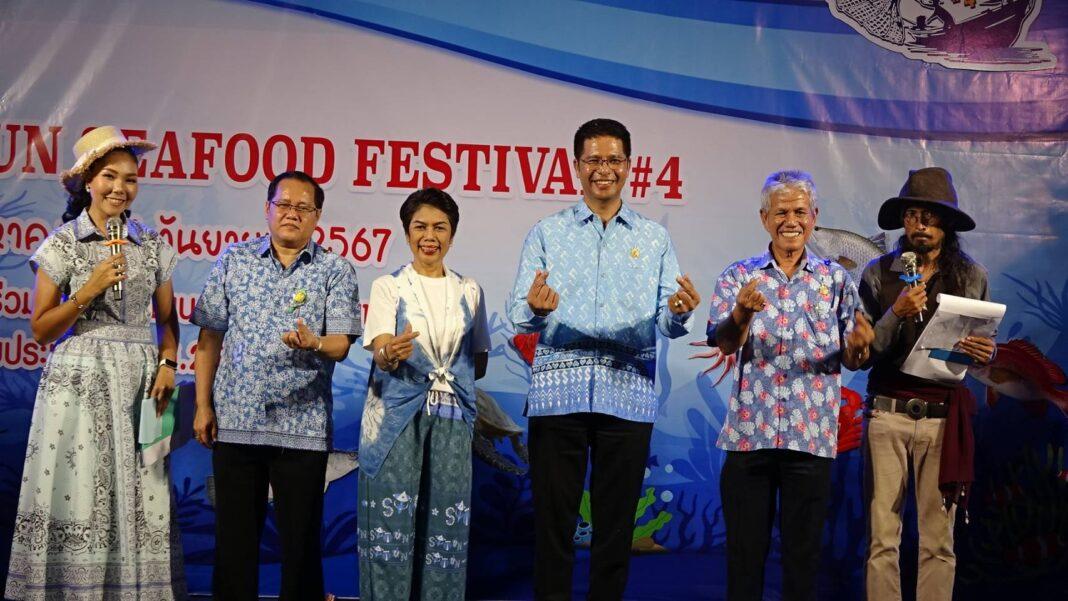 สตูล.- จัดงานกระตุ้นเศรษฐกิจ นักท่องเที่ยวต่างชาติแห่เที่ยวคึกคัก สตูลซีฟู้ด Festival ครั้งที่ 4 ศูนย์รวมอาหารทะเลของดีมาไว้ที่นี่ งานมีตั้งแต่ วันที่ 30 – 1 ก.ย.67 สตูล.- จัดงานกระตุ้นเศรษฐกิจ นักท่องเที่ยวต่างชาติแห่เที่ยวคึกคัก สตูลซีฟู้ด Festival ครั้งที่ 4 ศูนย์รวมอาหารทะเลของดีมาไว้ที่นี่ งานมีตั้งแต่ วันที่ 30 – 1 ก.ย.67