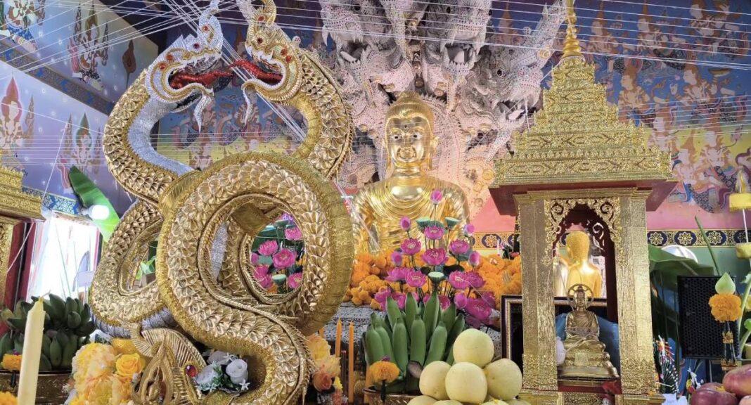 นครนายก. – นักท่องเที่ยวเข้ากราบไหว้องค์หลวงพ่อเสาร์ 5 ขอพร ขอโชคลาภ ธุรกิจการงาน พร้อมนำวัตถุมงคลโฉนดที่ดินและรถยนต์เข้าพิธีปลุกเสก นครนายก. – นักท่องเที่ยวเข้ากราบไหว้องค์หลวงพ่อเสาร์ 5 ขอพร ขอโชคลาภ ธุรกิจการงาน พร้อมนำวัตถุมงคลโฉนดที่ดินและรถยนต์เข้าพิธีปลุกเสก