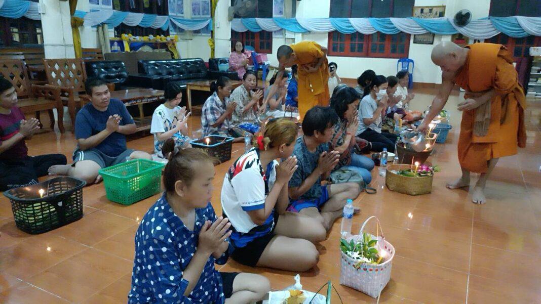 ปราจีนบุรี .-ประเพณีบุญข้าวประดับดิน ปราจีนบุรี .-ประเพณีบุญข้าวประดับดิน