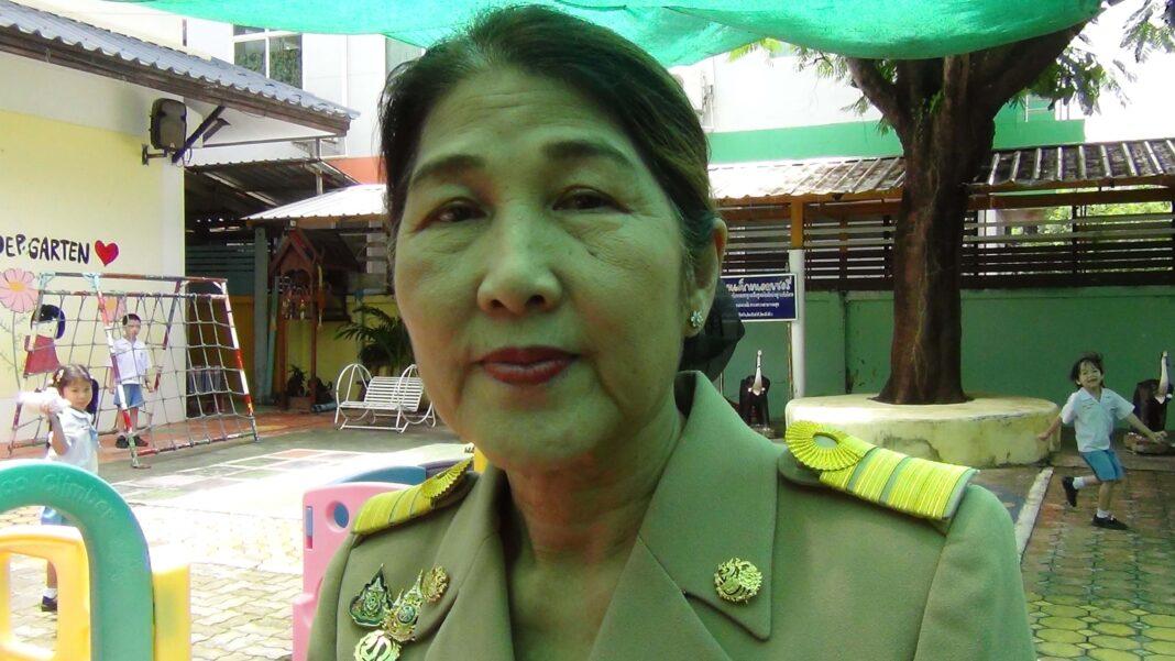 มุกดาหาร .-เจ้าของโรงเรียนอนุบาลร้องได้รับผลกระทบกลิ่นจากโรงปลูกกัญชา มุกดาหาร .-เจ้าของโรงเรียนอนุบาลร้องได้รับผลกระทบกลิ่นจากโรงปลูกกัญชา