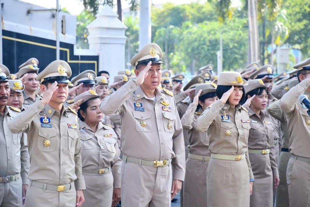 ชลบูรี.-นายธวัชชัย ศรีทองผู้ว่าราชการจังหวัดชลบุรีนำหัวหน้าส่วนราชการ ชลบูรี.-นายธวัชชัย ศรีทองผู้ว่าราชการจังหวัดชลบุรีนำหัวหน้าส่วนราชการ