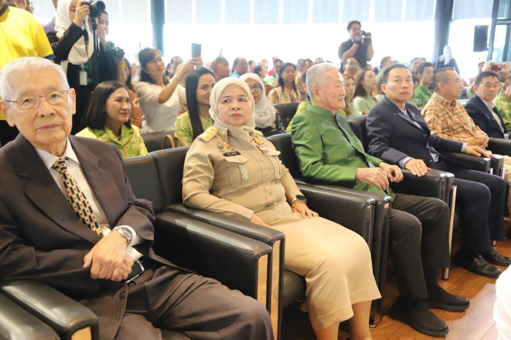 มอบทุนการศึกษา
