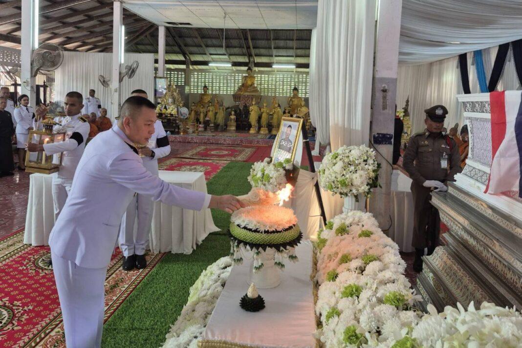 ผู้แทน ศอ.บต. ร่วมพิธีพระราชทานเพลิงศพให้กับ ส.ต.ท. อนุชา ขวัญทองอ่อน จนท.ตำรวจผู้เสียชีวิตจากเหตุลอบวางระเบิดที่ จ.ปัตตานี