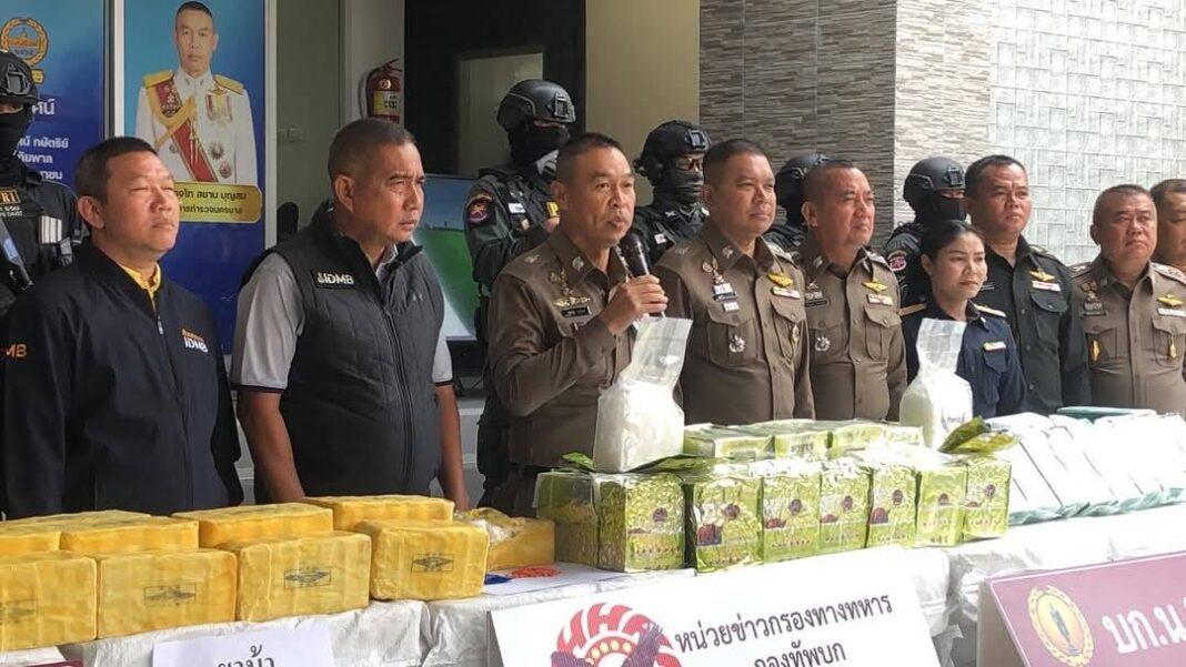 กทม.- น.1 เปิดโต๊ะแถลงข่าว“เปิดแผนปฏิบัติการ สนธิกำลังสกัดกั้นรถเทรลเลอร์ซุกซ่อนยาเสพติด” พร้อมได้ของกลางยาบ้ากว่า 18 ล้านเม็ด , ยาไอซ์ กว่า 750 กิโลกรัม เคตามีน 300 กิโลกรัม ก่อนที่กระจายสู่พื้นที่ชั้นในกรุงเทพฯและปริมณฑล กทม.- น.1 เปิดโต๊ะแถลงข่าว“เปิดแผนปฏิบัติการ สนธิกำลังสกัดกั้นรถเทรลเลอร์ซุกซ่อนยาเสพติด” พร้อมได้ของกลางยาบ้ากว่า 18 ล้านเม็ด , ยาไอซ์ กว่า 750 กิโลกรัม เคตามีน 300 กิโลกรัม ก่อนที่กระจายสู่พื้นที่ชั้นในกรุงเทพฯและปริมณฑล