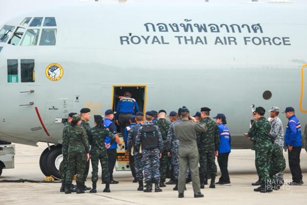 “ภูมิธรรม” ส่งกำลังพลช่วยแผ่นดินไหวเมียนมา “กู้ภัย-ค้นหา-ช่วยคนไทย” . “ภูมิธรรม” ส่งกำลังพลช่วยแผ่นดินไหวเมียนมา “กู้ภัย-ค้นหา-ช่วยคนไทย” .