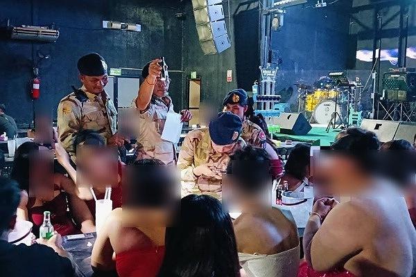 สุราษฎร์ธานี – ผู้ว่าฯ สุราษฎร์ธานี สั่งปิด “Check in by bunker” 5 ปี หลังพบปล่อยเด็กต่ำกว่า 20 ปีใช้บริการและจำหน่ายแอลกอฮอล์ สุราษฎร์ธานี – ผู้ว่าฯ สุราษฎร์ธานี สั่งปิด “Check in by bunker” 5 ปี หลังพบปล่อยเด็กต่ำกว่า 20 ปีใช้บริการและจำหน่ายแอลกอฮอล์