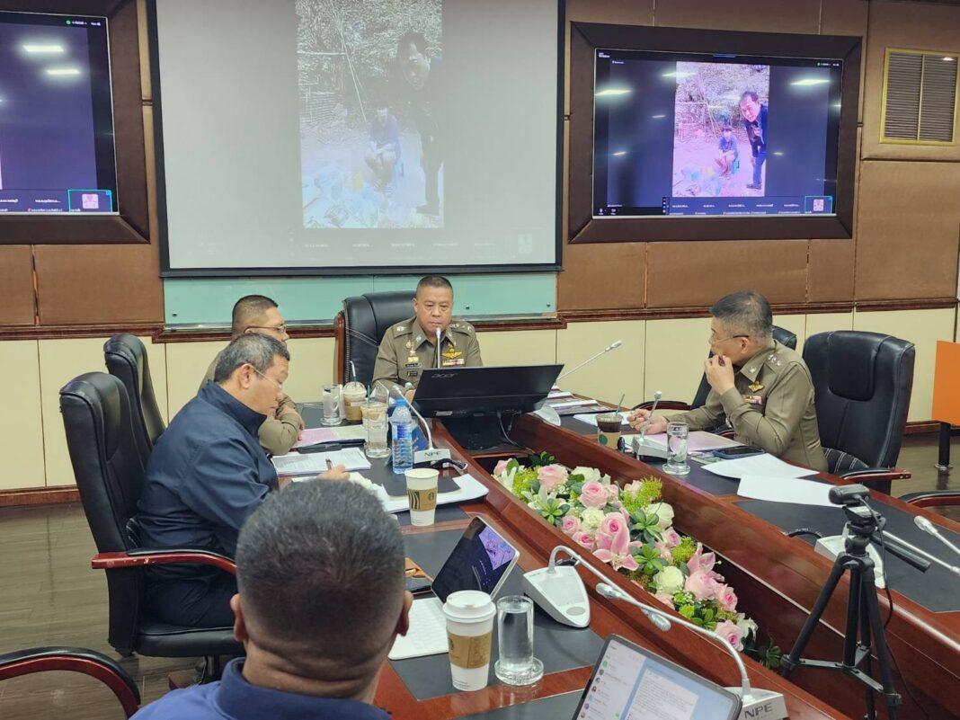 บชน.- สำนักงานตำรวจแห่งชาติจึงได้สั่งการให้มีการระดมกวาดล้าง และทำการขยายผลการจับกุมโดยจากการสืบสวนพบสถานที่ซึ่งน่าเชื่อได้ว่า เป็นร้านค้าของผู้จำหน่ายรายย่อย จำนวน 82 จุดทั่วกรุงเทพฯและปริมณฑล (ชมคลิป) บชน.- สำนักงานตำรวจแห่งชาติจึงได้สั่งการให้มีการระดมกวาดล้าง และทำการขยายผลการจับกุมโดยจากการสืบสวนพบสถานที่ซึ่งน่าเชื่อได้ว่า เป็นร้านค้าของผู้จำหน่ายรายย่อย จำนวน 82 จุดทั่วกรุงเทพฯและปริมณฑล (ชมคลิป)