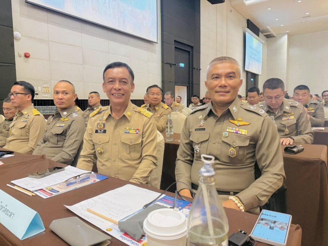 ยะลา.- ปลัดจังหวัดยะลา ร่วมประชุมพร้อมรับมอบนโยบายจากนายอนุทิน ชาญวีรกูล รองนายกรัฐมนตรี/รมต.ก.มหาดไทย “พร้อมผนึกกำลังฝ่ายปกครอง-มั่นคง แก้ปัญหาไร้รัฐ ไร้สัญชาติ ตั้งเป้าลดขั้นตอนทำงาน มอบสถานะบุคคลลดปัญหาค้ามนุษย์ อาชญากรรมทุกรูปแบบ” ยะลา.- ปลัดจังหวัดยะลา ร่วมประชุมพร้อมรับมอบนโยบายจากนายอนุทิน ชาญวีรกูล รองนายกรัฐมนตรี/รมต.ก.มหาดไทย “พร้อมผนึกกำลังฝ่ายปกครอง-มั่นคง แก้ปัญหาไร้รัฐ ไร้สัญชาติ ตั้งเป้าลดขั้นตอนทำงาน มอบสถานะบุคคลลดปัญหาค้ามนุษย์ อาชญากรรมทุกรูปแบบ”