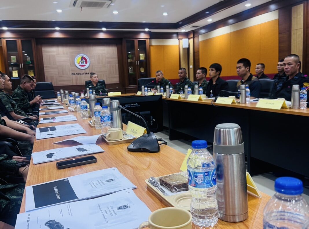 “บิ๊กอ้วน“ รองแม่ทัพภาคที่ 4 ได้ร่วมรับฟังบรรยายจากหน่วยงานเอกชน เป็นบริษัทชั้นนำระดับประเทศไทย และผู้นำด้านเทคโนโลยี อุปกรณ์ทางการทหาร พร้อมสนับสนุนทางยุทโธปกรณ์ต่างๆ อาทิ รถบัญชาการเหตุการณ์ให้ทดสอบใช้งานจริง “บิ๊กอ้วน“ รองแม่ทัพภาคที่ 4 ได้ร่วมรับฟังบรรยายจากหน่วยงานเอกชน เป็นบริษัทชั้นนำระดับประเทศไทย และผู้นำด้านเทคโนโลยี อุปกรณ์ทางการทหาร พร้อมสนับสนุนทางยุทโธปกรณ์ต่างๆ อาทิ รถบัญชาการเหตุการณ์ให้ทดสอบใช้งานจริง