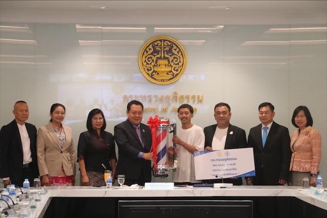 รมว.ยุติธรรม ชูการศึกษา หัวใจหลักแก้จน-ยาเสพติด พลิกโฉมผู้ถูกคุมประพฤติ สู่พลังขับเคลื่อนเศรษฐกิจ รมว.ยุติธรรม ชูการศึกษา หัวใจหลักแก้จน-ยาเสพติด พลิกโฉมผู้ถูกคุมประพฤติ สู่พลังขับเคลื่อนเศรษฐกิจ