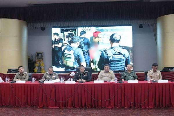บิ๊กโต้ง ผบช.ภาค 9 พร้อมหน่วยงานความมั่นคง 3 ฝ่าย เปิดโต๊ะแถลงข่าวปฏิบัติการลับคดีความมั่นคง บิ๊กโต้ง ผบช.ภาค 9 พร้อมหน่วยงานความมั่นคง 3 ฝ่าย เปิดโต๊ะแถลงข่าวปฏิบัติการลับคดีความมั่นคง