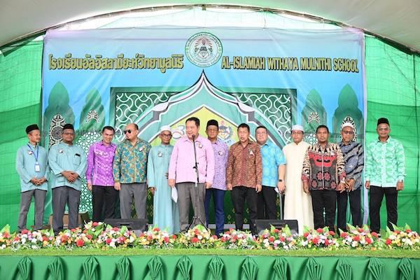 รมว.ยุติธรรม ร่วมฉลอง 30 ปี อัลอิสลามียะห์ฯ ชูบทบาทภายในหมู่สังคม และในโรงเรียนสามารถที่ช่วยรัฐบาลสร้างสันติสุขชายแดนใต้ได้ รมว.ยุติธรรม ร่วมฉลอง 30 ปี อัลอิสลามียะห์ฯ ชูบทบาทภายในหมู่สังคม และในโรงเรียนสามารถที่ช่วยรัฐบาลสร้างสันติสุขชายแดนใต้ได้