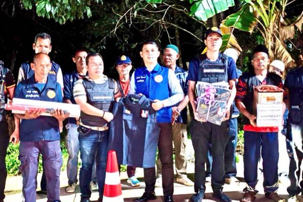 จ.นราธิวาส.- เสริมสร้างความมั่นคงระดับชุมชน นอภ.เยี่ยมให้กำลังใจชุดรักษาความปลอดภัยหมู่บ้านต้นแบบของอำเภอเจาะไอร้อง จ.นราธิวาส.- เสริมสร้างความมั่นคงระดับชุมชน นอภ.เยี่ยมให้กำลังใจชุดรักษาความปลอดภัยหมู่บ้านต้นแบบของอำเภอเจาะไอร้อง
