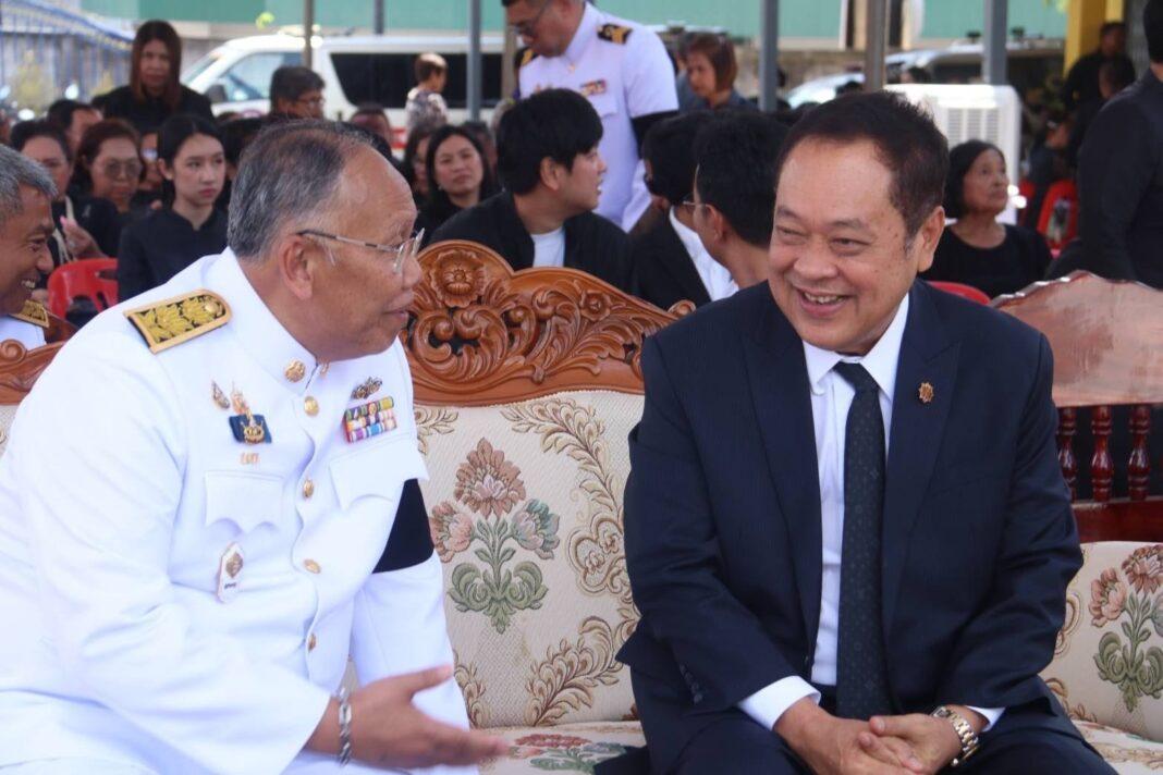 ปัตตานี.-(รับชมคลิป) เนวินพร้อมภรรยา เเละนายกฯอนุทิน – ทักษิณ,พจมานจัดส่งพวงหรีดถึง “พี่ใหญ่ สิรภพ”ไว้อาลัยเเก่มารดา ผู้ที่ยอมสละตนพัฒนาระบบการศีกษาของคนในพื้นที่ จชต. ปัตตานี.-(รับชมคลิป) เนวินพร้อมภรรยา เเละนายกฯอนุทิน – ทักษิณ,พจมานจัดส่งพวงหรีดถึง “พี่ใหญ่ สิรภพ”ไว้อาลัยเเก่มารดา ผู้ที่ยอมสละตนพัฒนาระบบการศีกษาของคนในพื้นที่ จชต.